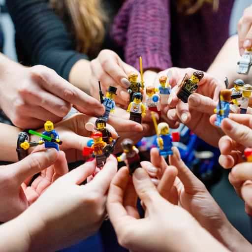 Viele Hände kommen bei Kanzeon Sangha zusammen als ein Körper, ein Geist.